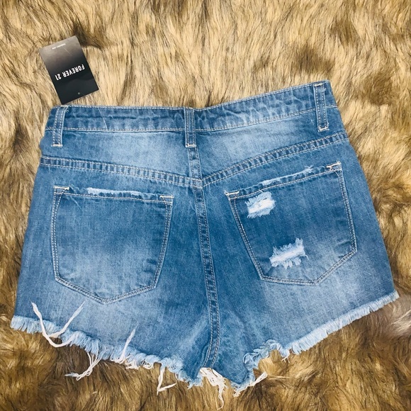 ๐ NWT FOREVER 21 DISTRESSED BOOTY SHORTS โ SIZE S - Picture 4 of 13